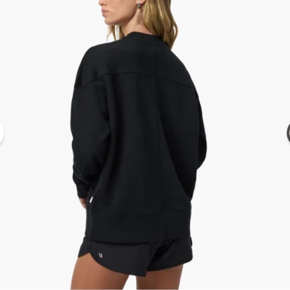 Vuori Sedona Weekender Crew Black Sweatshirt - Picture 3 of 10